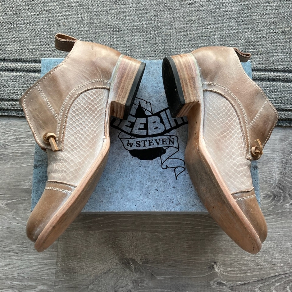 Size 8 Freebird by Steven